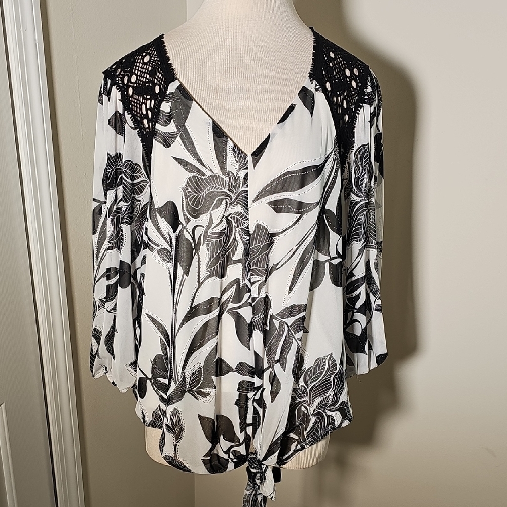 Harper Black and White Floral Blouse. V Neck. Sheer, Lined. Classic. 1X